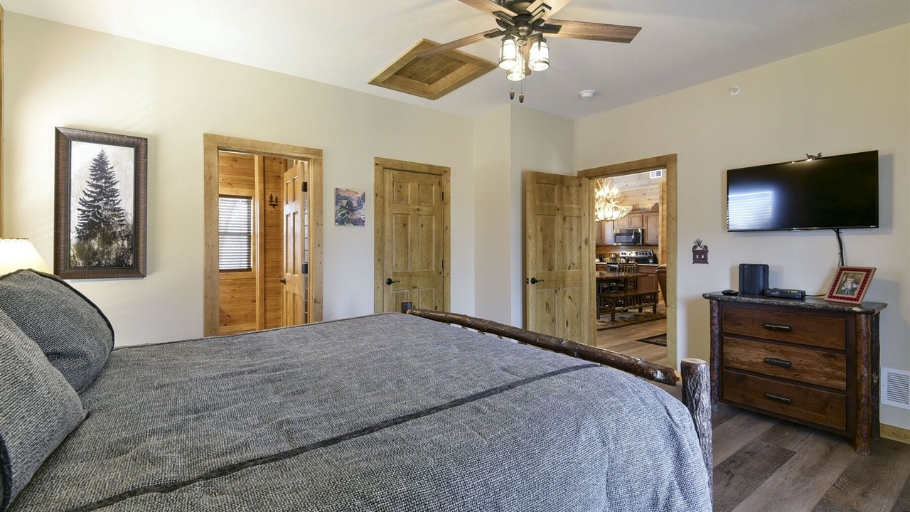 Photo of Bedroom in Branson Cedars