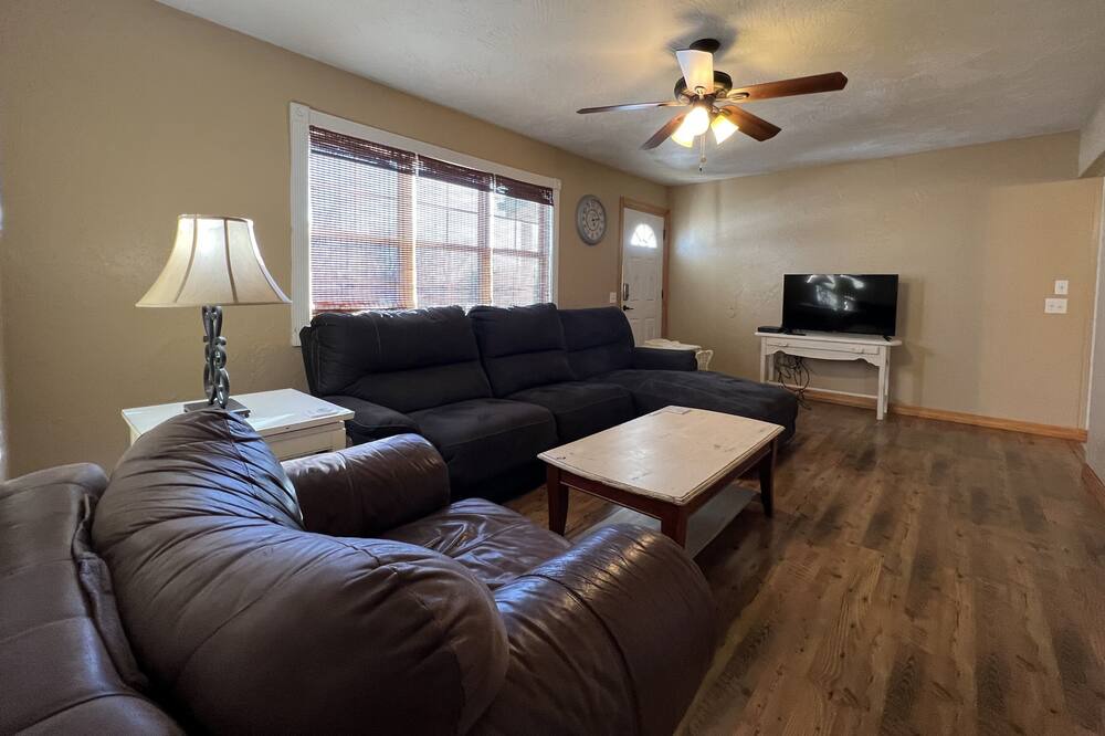Photo of Livingroom in Rogersville