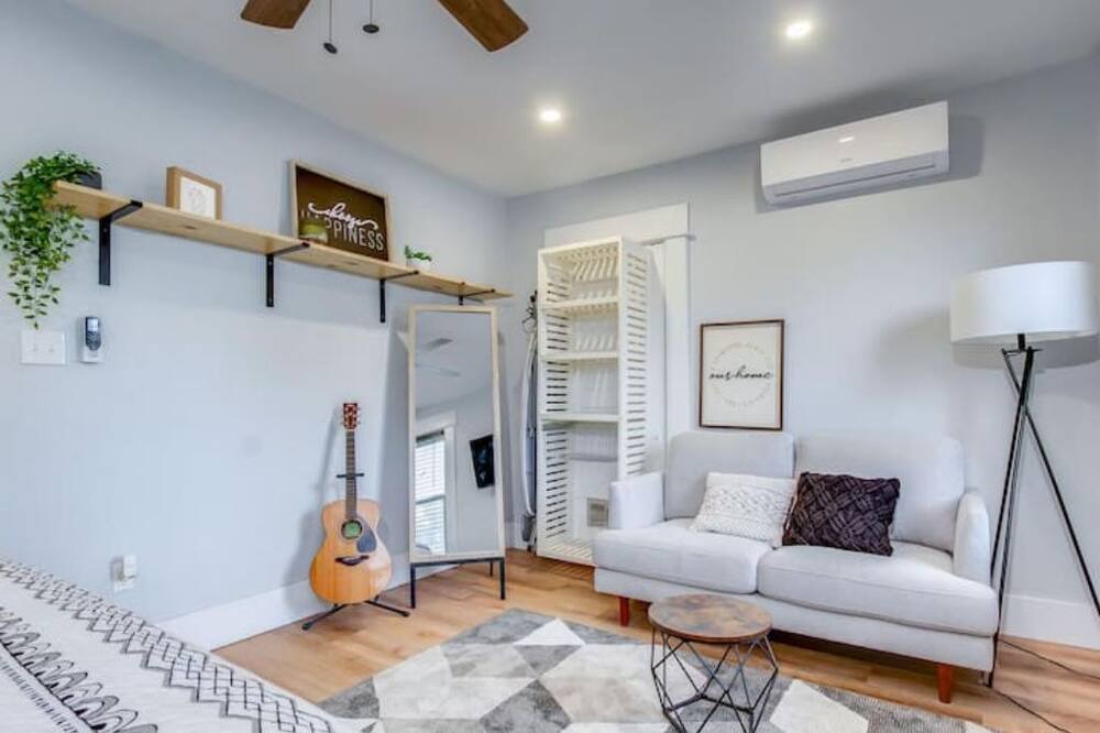 Photo of Livingroom in Beechmont