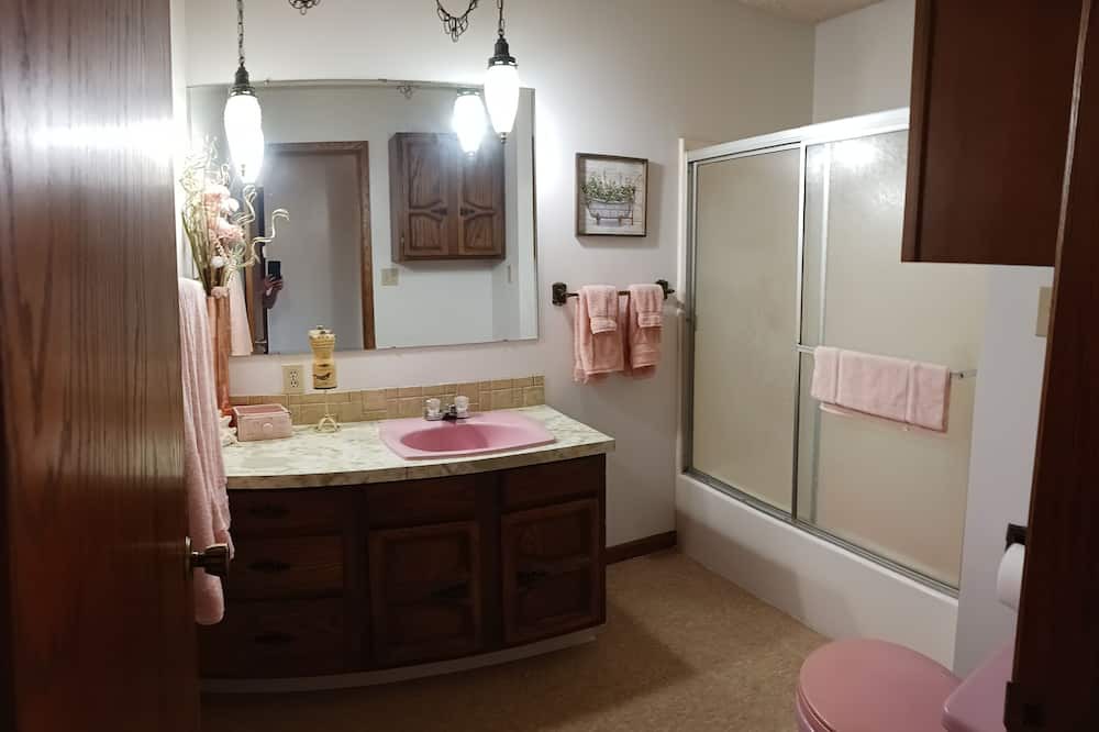 Photo of Bathroom in Holdrege