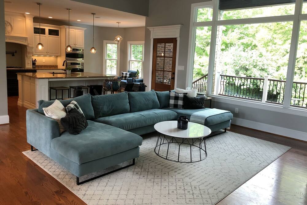 Photo of Livingroom in Shakes Run
