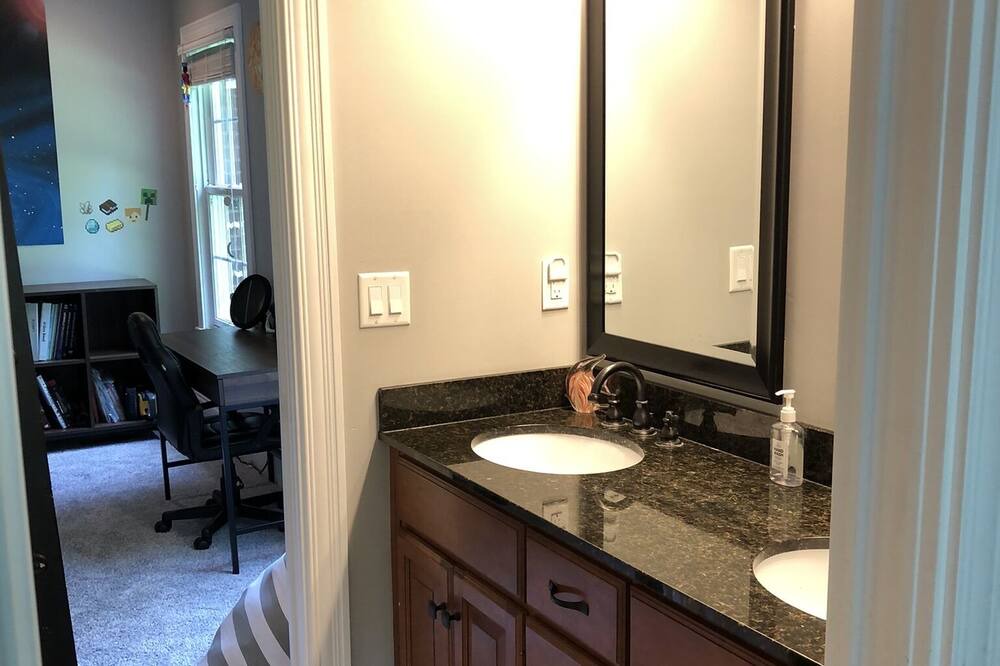 Photo of Bathroom in Shakes Run