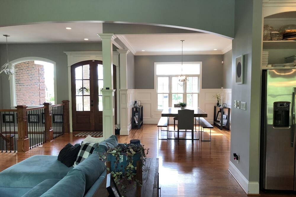 Photo of Livingroom in Shakes Run