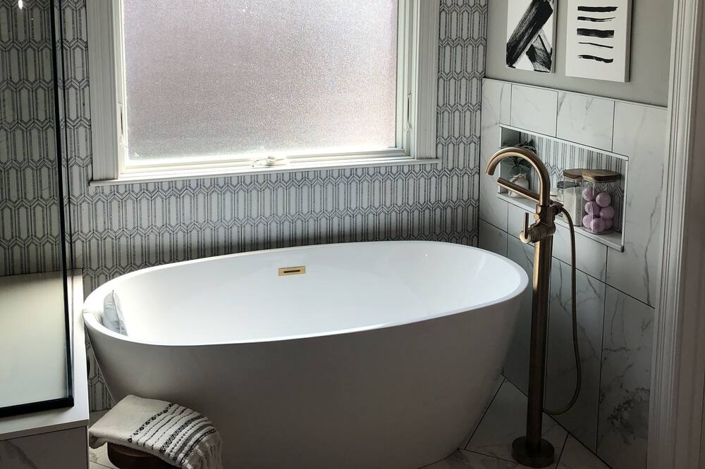 Photo of Bathroom in Shakes Run