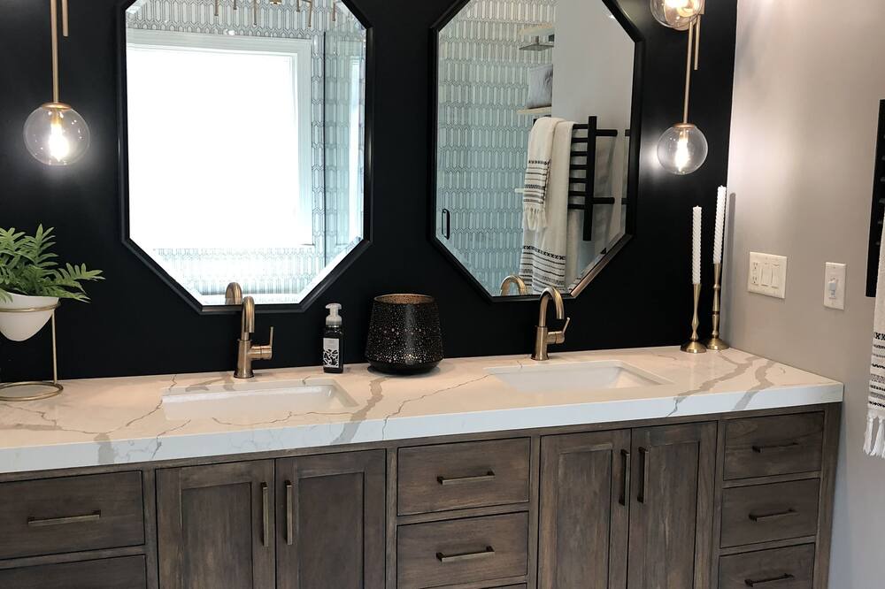 Photo of Bathroom in Shakes Run