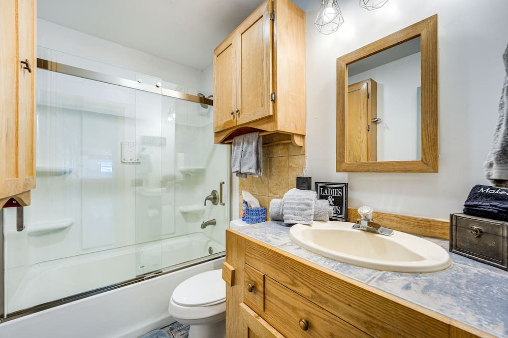 Photo of Bathroom in Shell Knob
