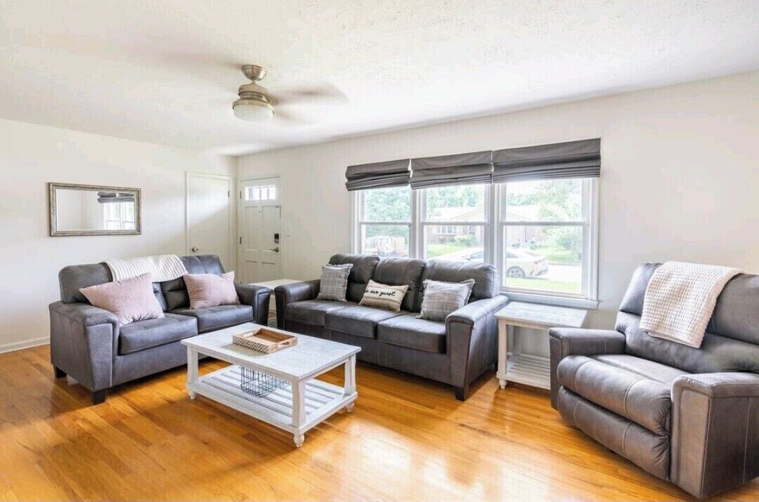 Photo of Livingroom in Elizabethtown