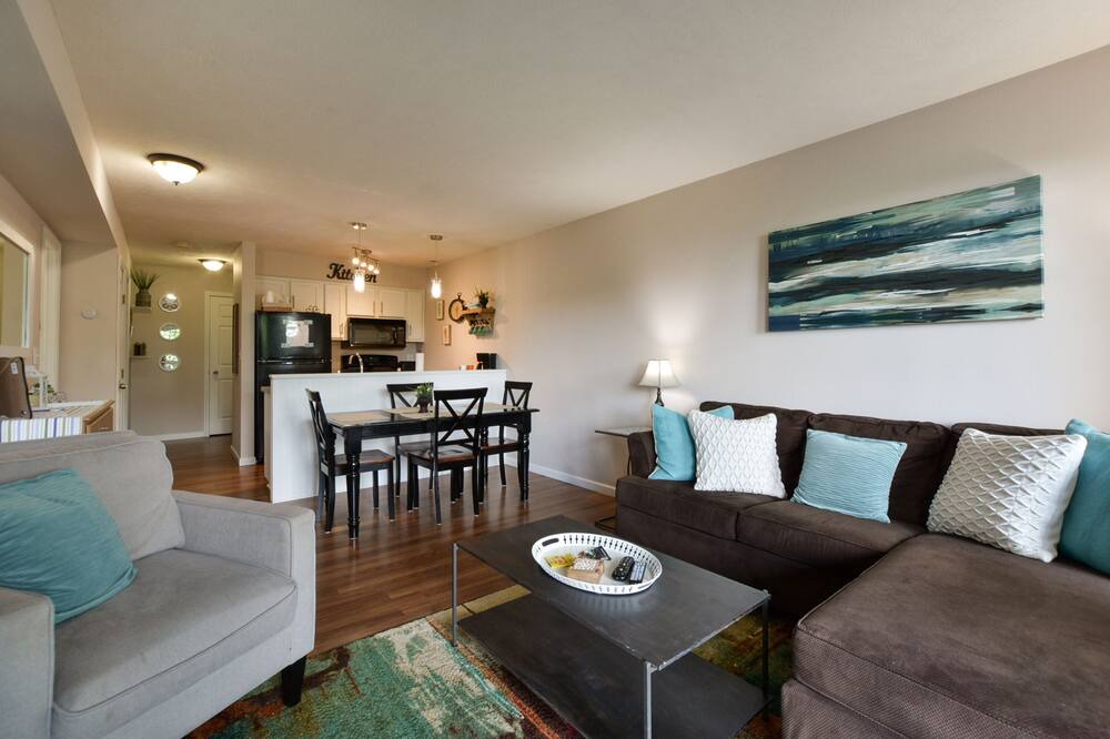 Photo of Livingroom in Notch Estates