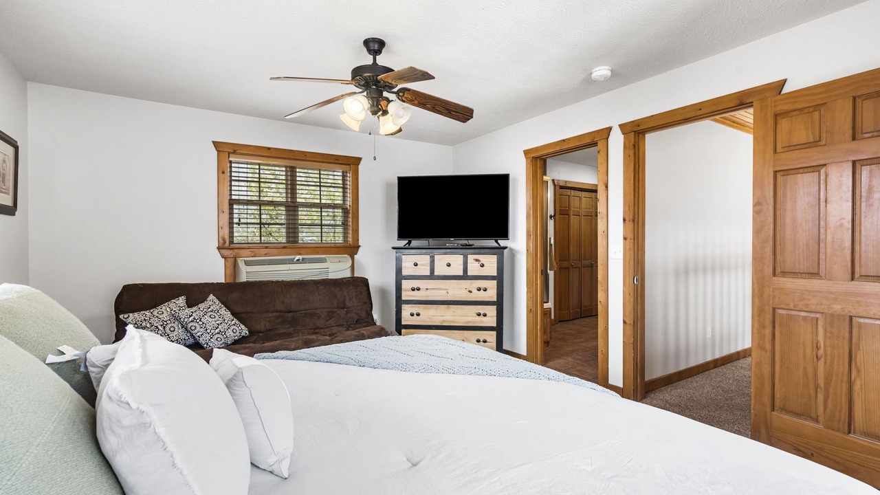 Photo of Bedroom in Branson West