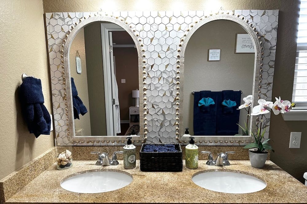 Photo of Bathroom in Alexander