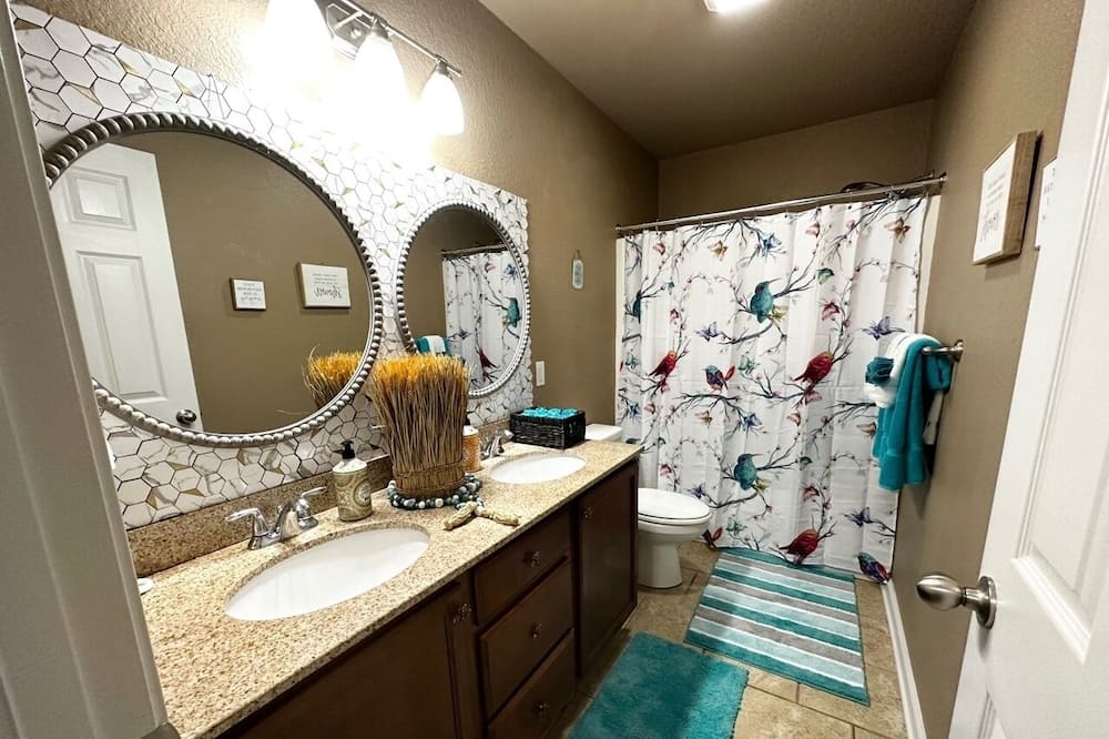 Photo of Bathroom in Alexander