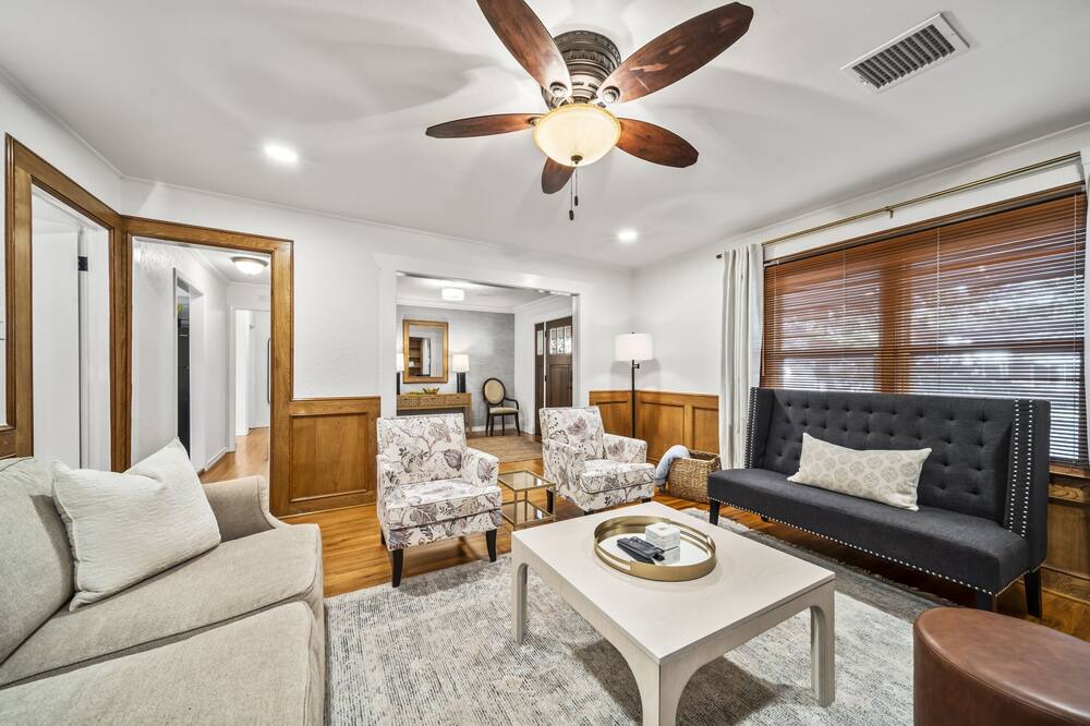 Photo of Livingroom in Turner Park