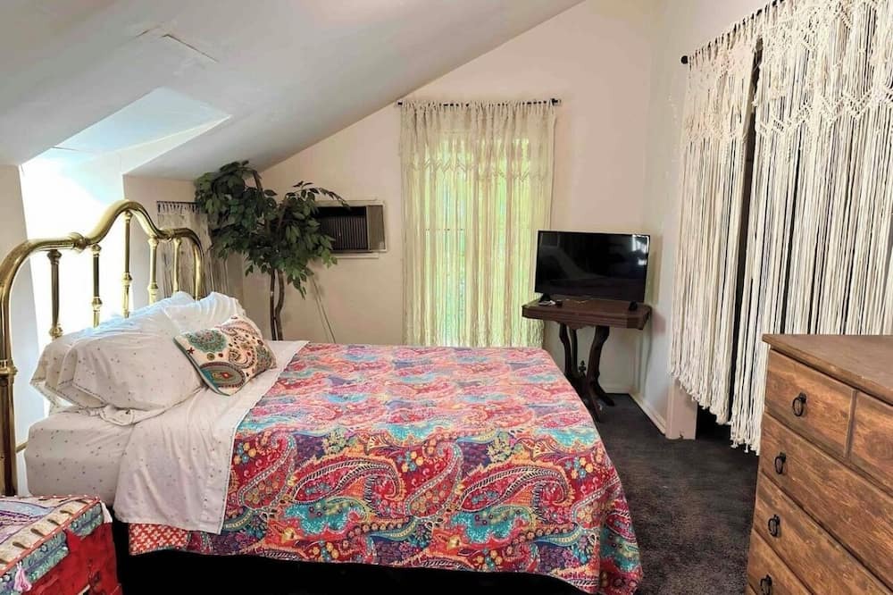 Photo of Bedroom in Benton