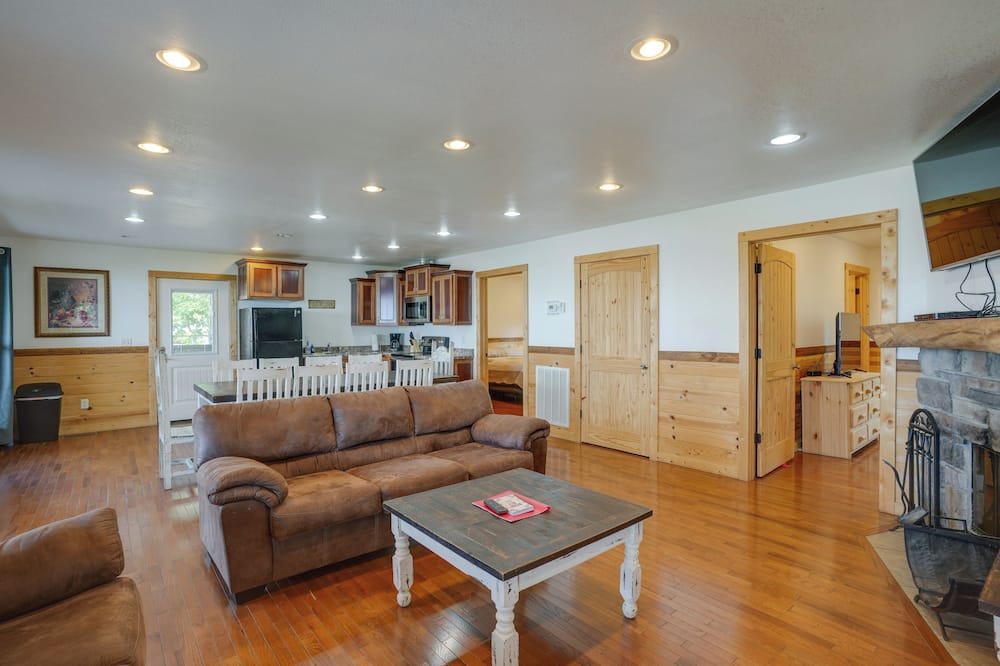 Photo of Livingroom in Bryant