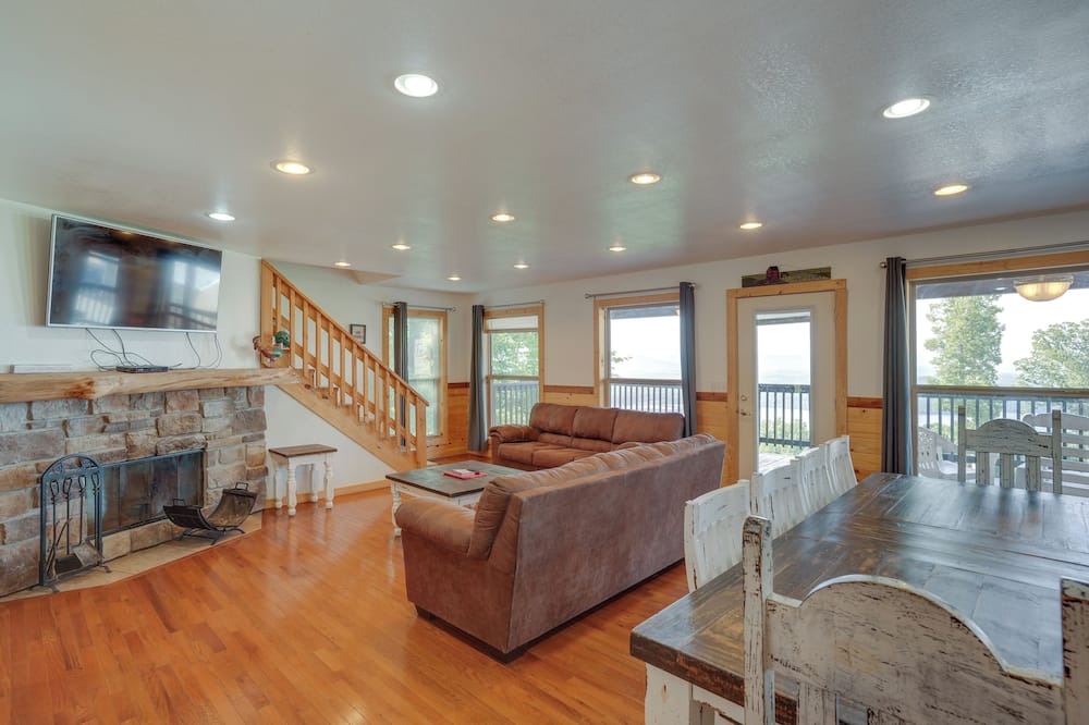 Photo of Livingroom in Bryant