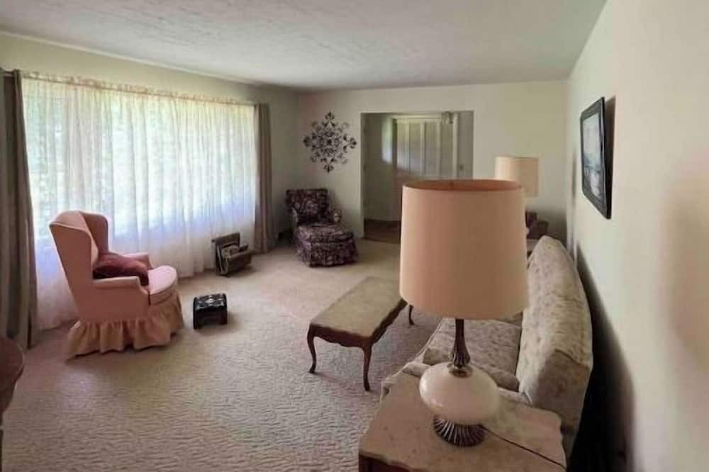 Photo of Livingroom in Radcliff