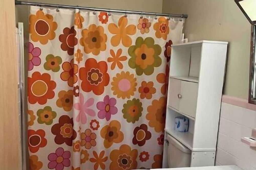 Photo of Bathroom in Radcliff