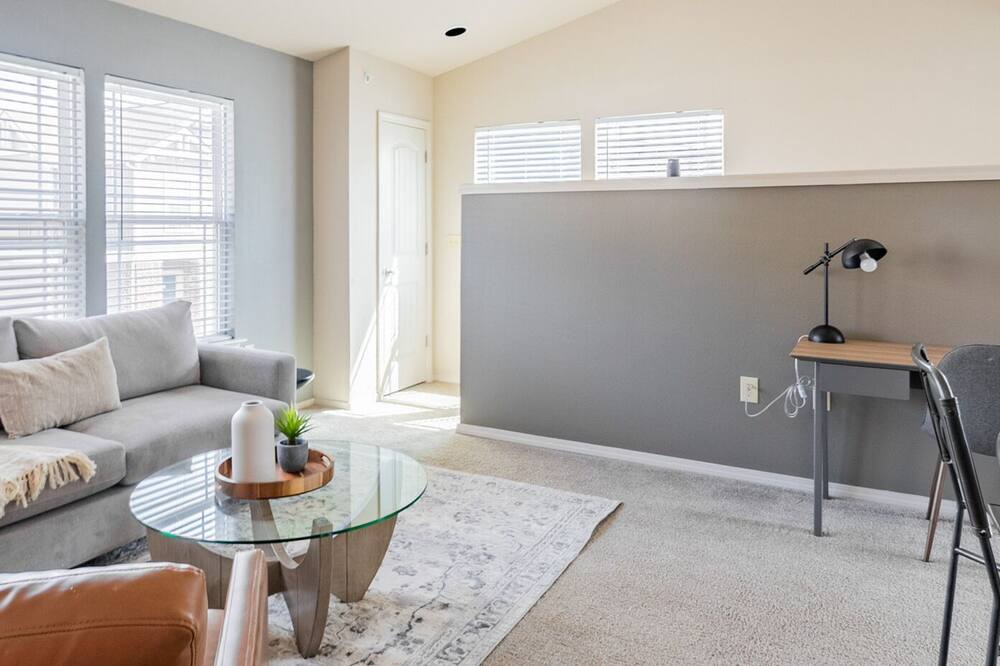 Photo of Livingroom in Broken Arrow