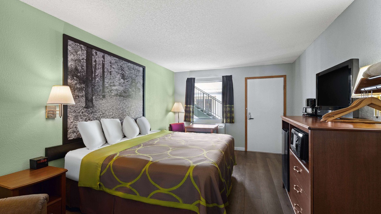 Photo of Bedroom in Branson Theater District