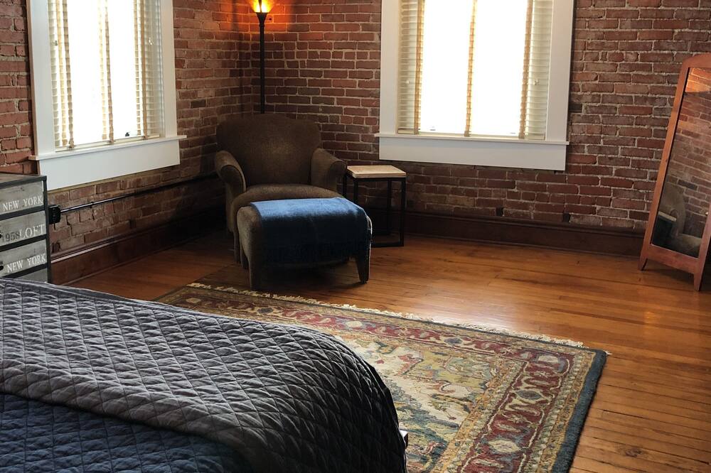 Photo of Bedroom in Ozark