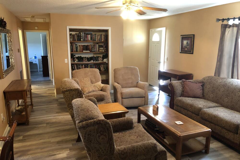 Photo of Livingroom in Lawrenceburg
