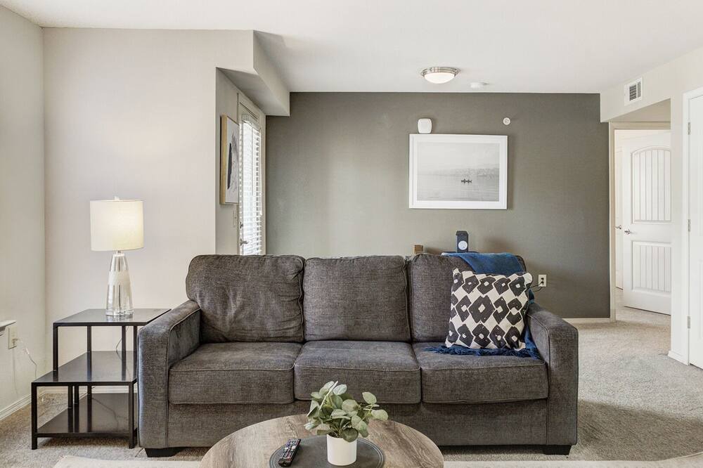Photo of Livingroom in Broken Arrow
