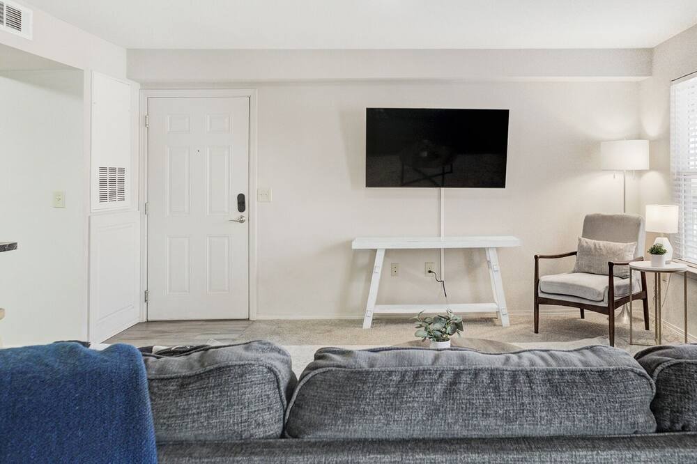 Photo of Livingroom in Broken Arrow