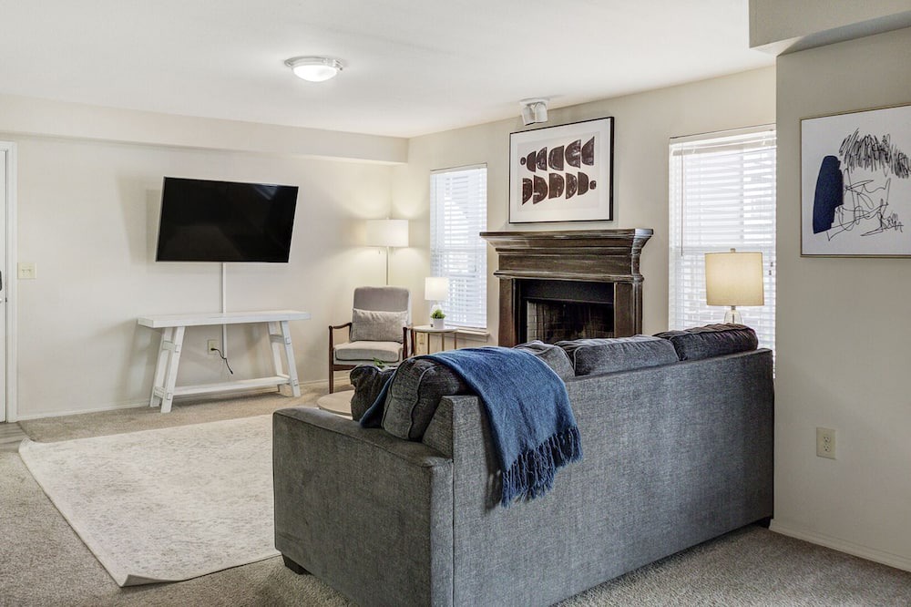 Photo of Livingroom in Broken Arrow