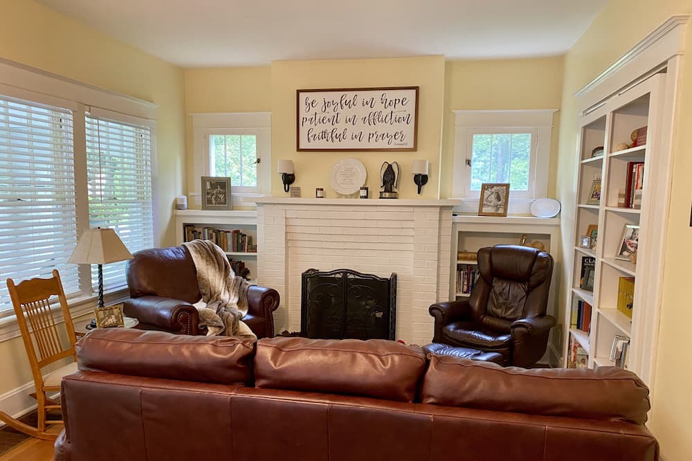 Photo of Livingroom in Brownsboro Village