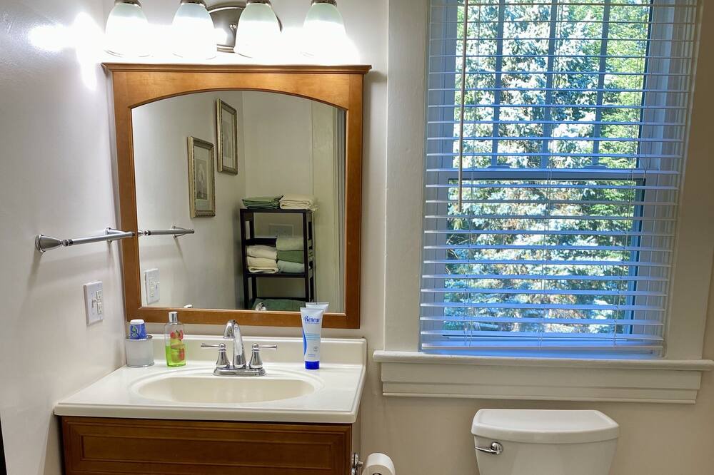 Photo of Bathroom in Brownsboro Village