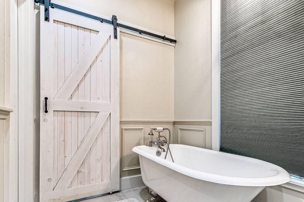 Photo of Bathroom in Eufaula
