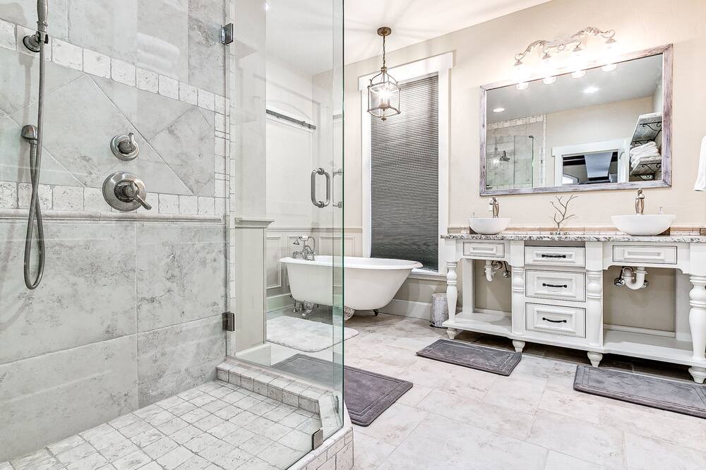 Photo of Bathroom in Eufaula