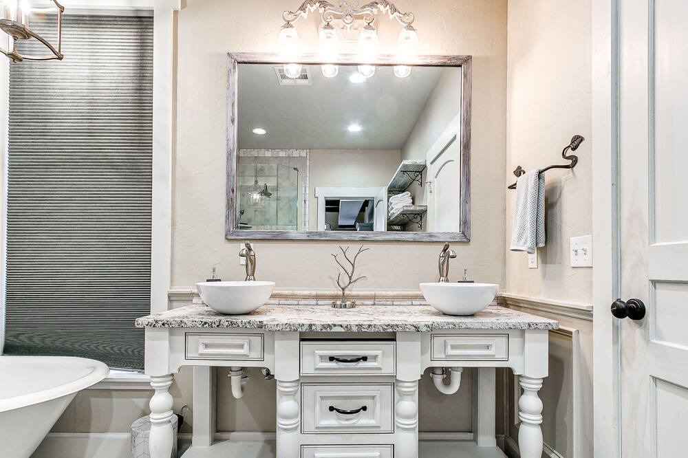 Photo of Bathroom in Eufaula