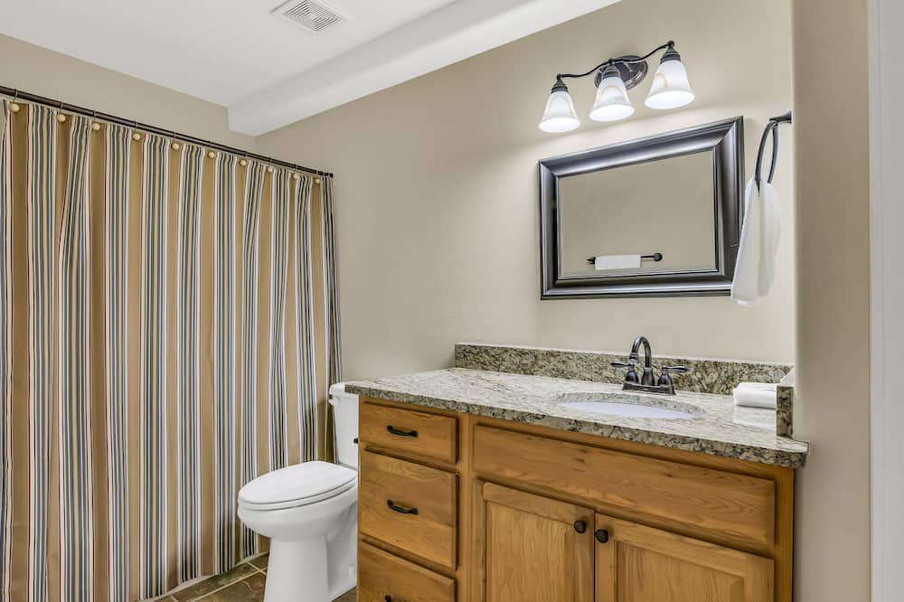Photo of Bathroom in Blue Eye