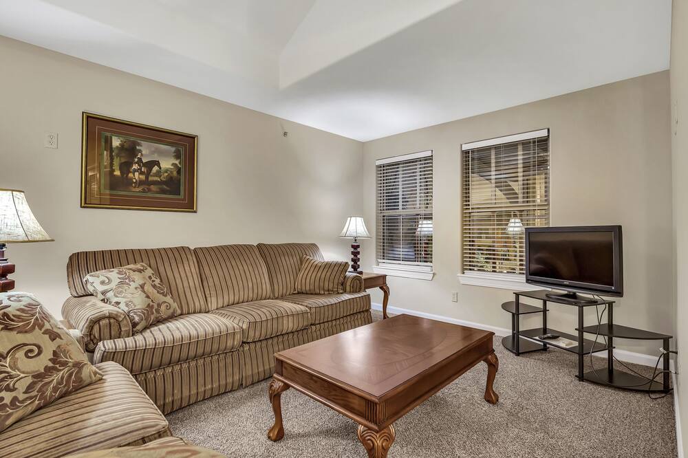 Photo of Bedroom in Blue Eye
