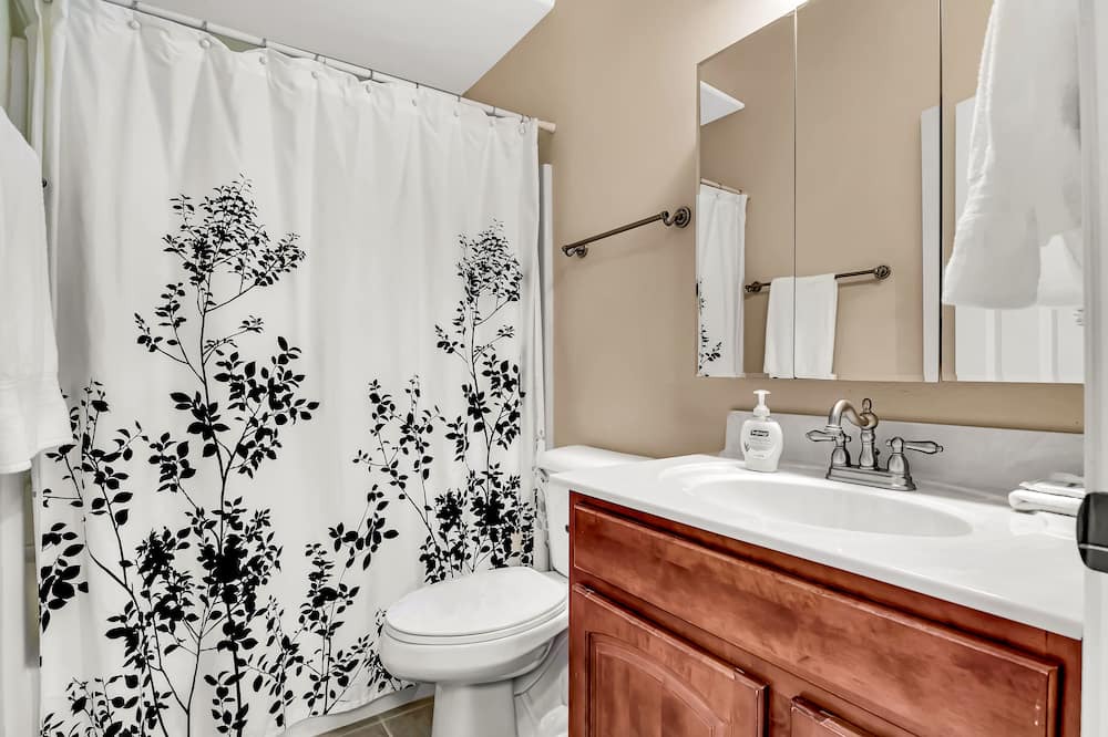 Photo of Bathroom in Blue Eye