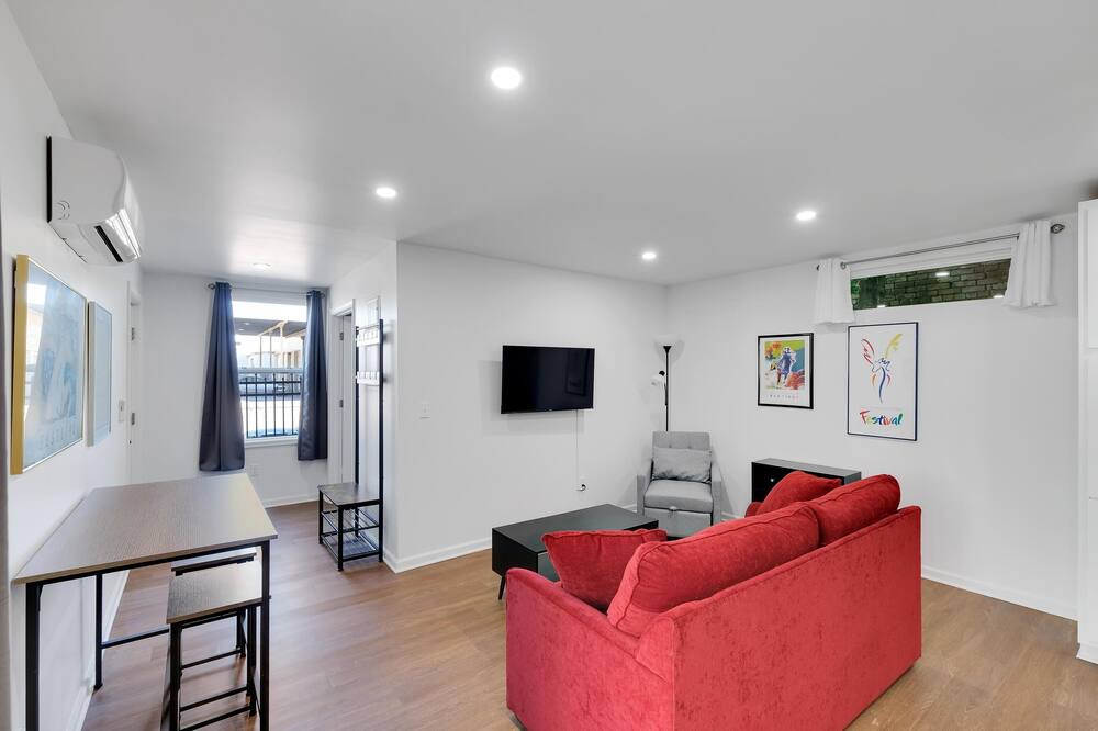 Photo of Livingroom in East Market District