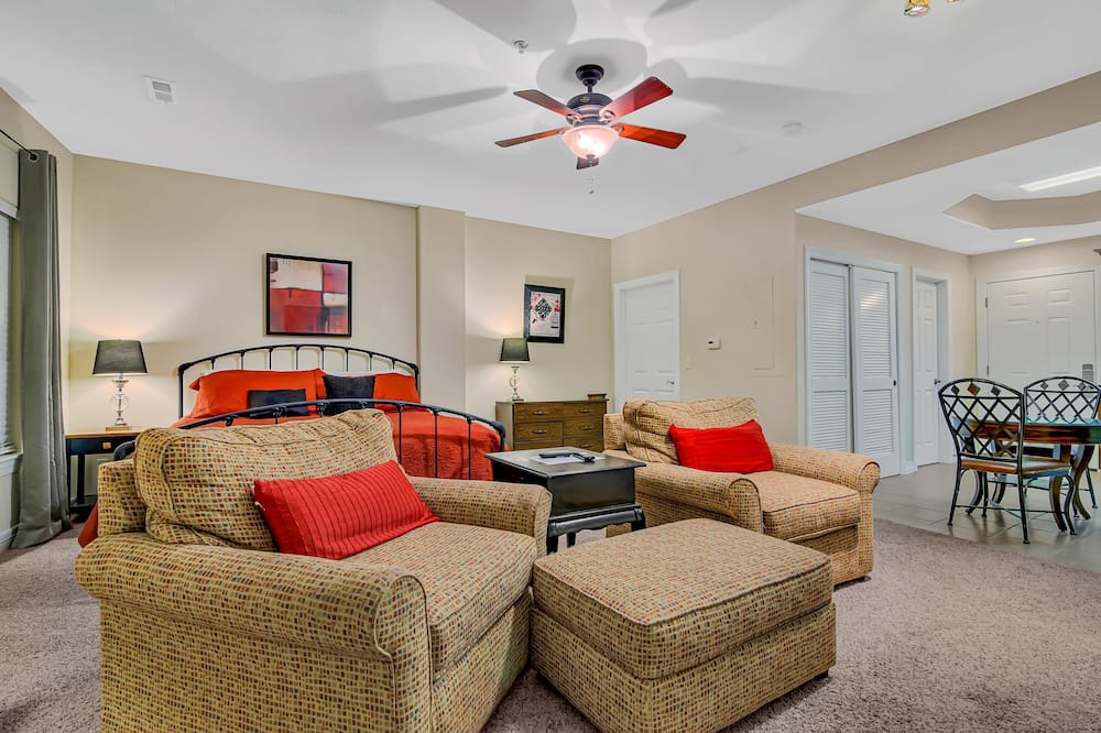 Photo of Bedroom in Blue Eye