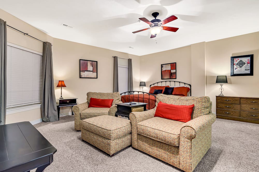 Photo of Bedroom in Blue Eye