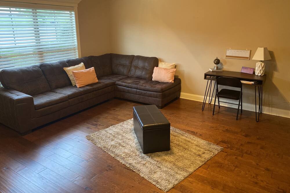 Photo of Livingroom in Cleveland