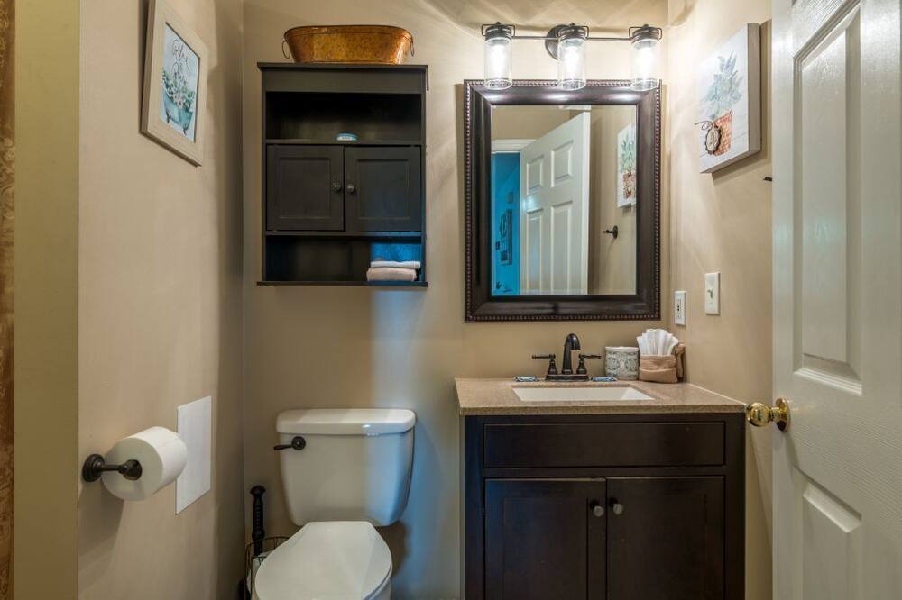Photo of Bathroom in Kodak