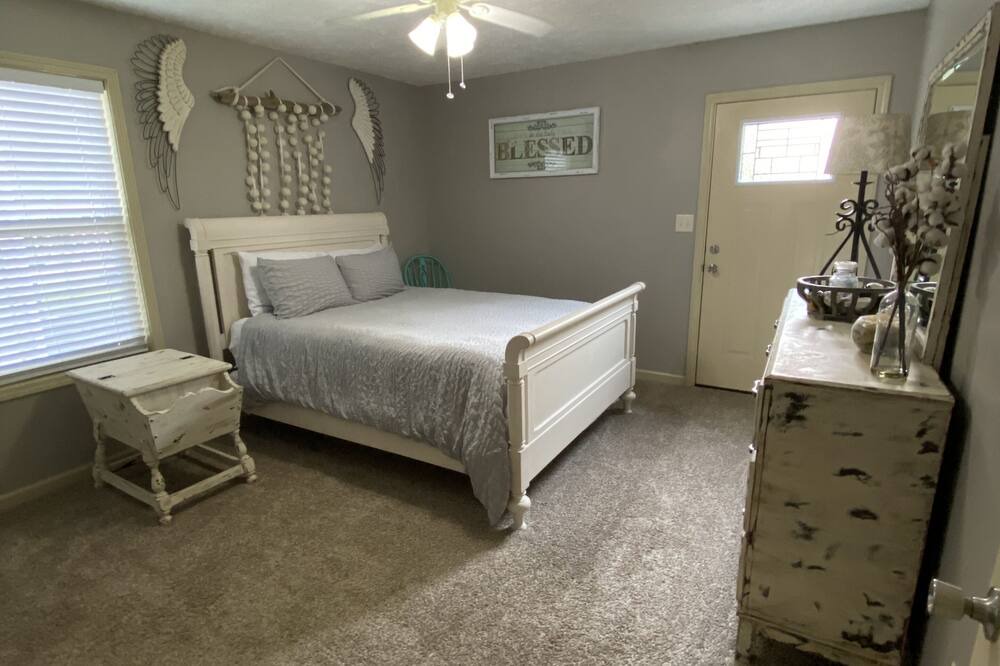 Photo of Bedroom in Counce