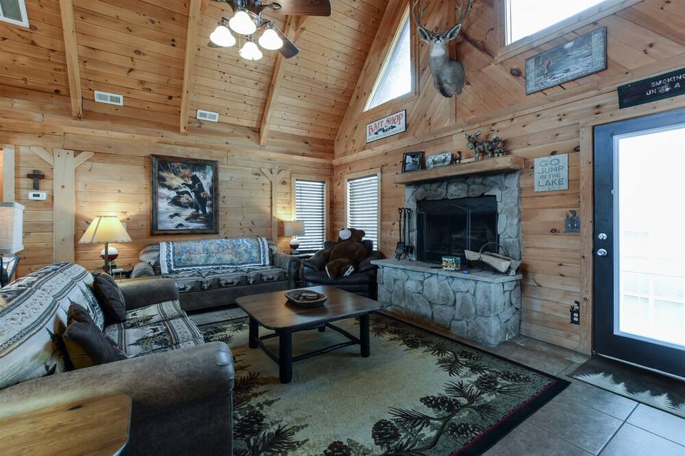 Photo of Livingroom in Branson Cedars