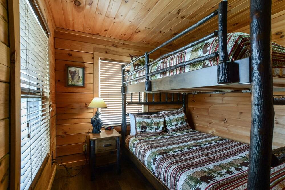 Photo of Bedroom in Branson Cedars