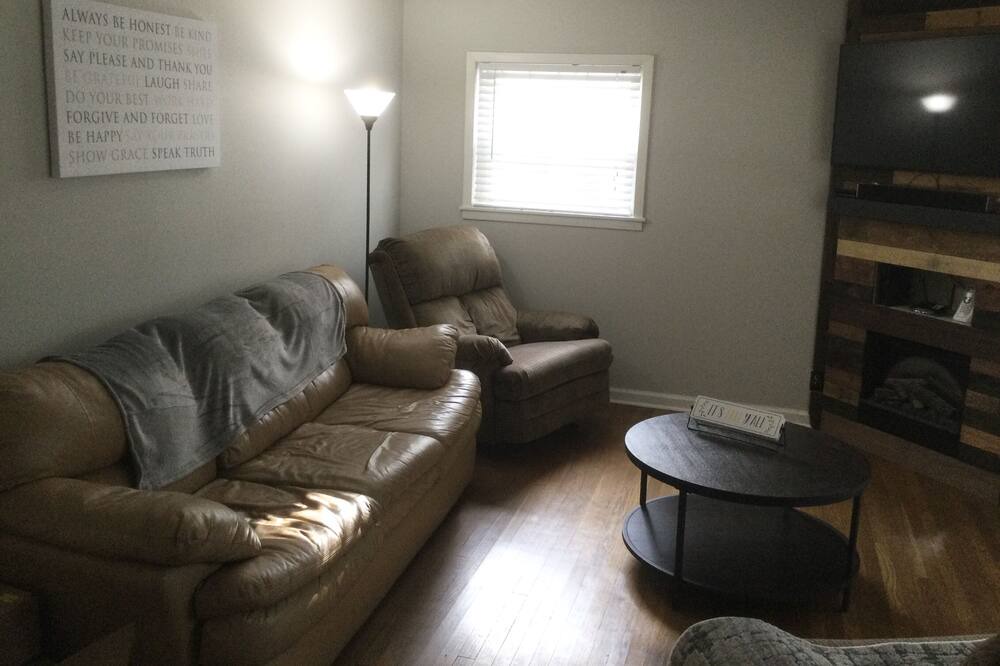 Photo of Livingroom in Bon Air