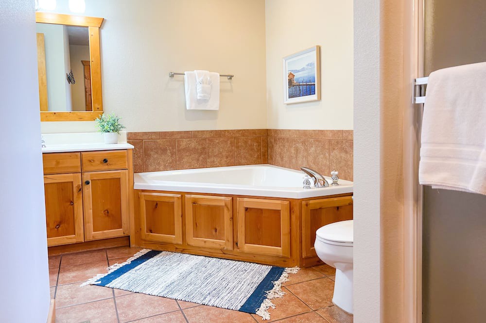 Photo of Bathroom in Reeds Spring