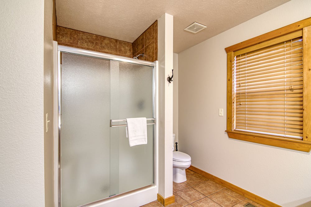 Photo of Bathroom in Reeds Spring