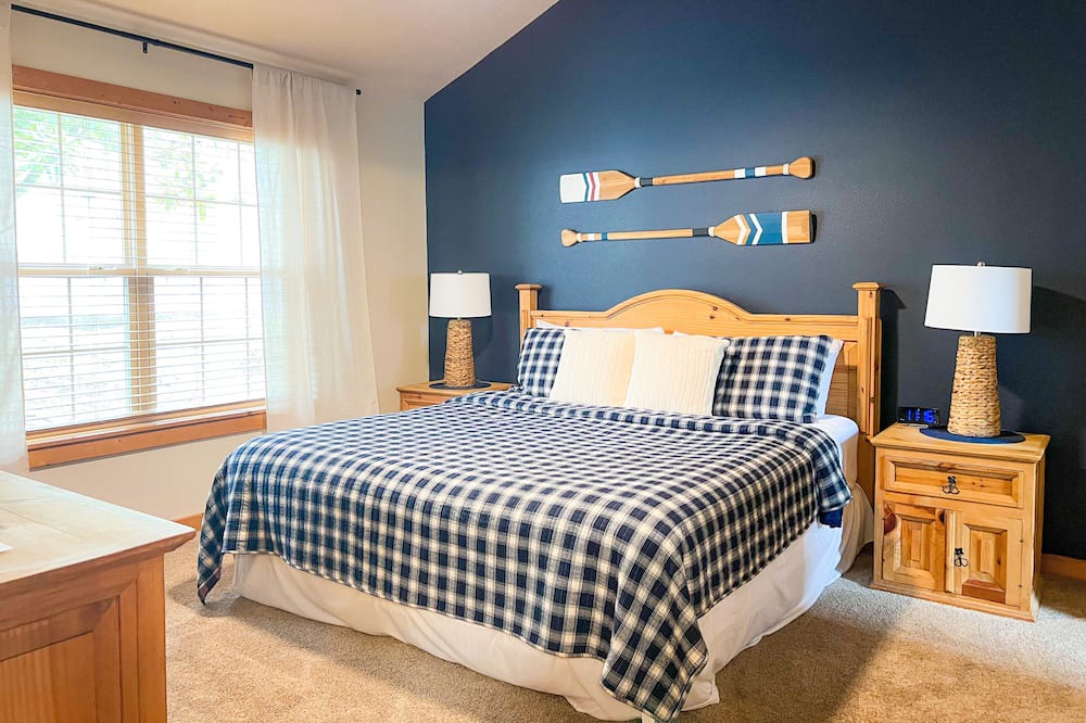 Photo of Bedroom in Reeds Spring
