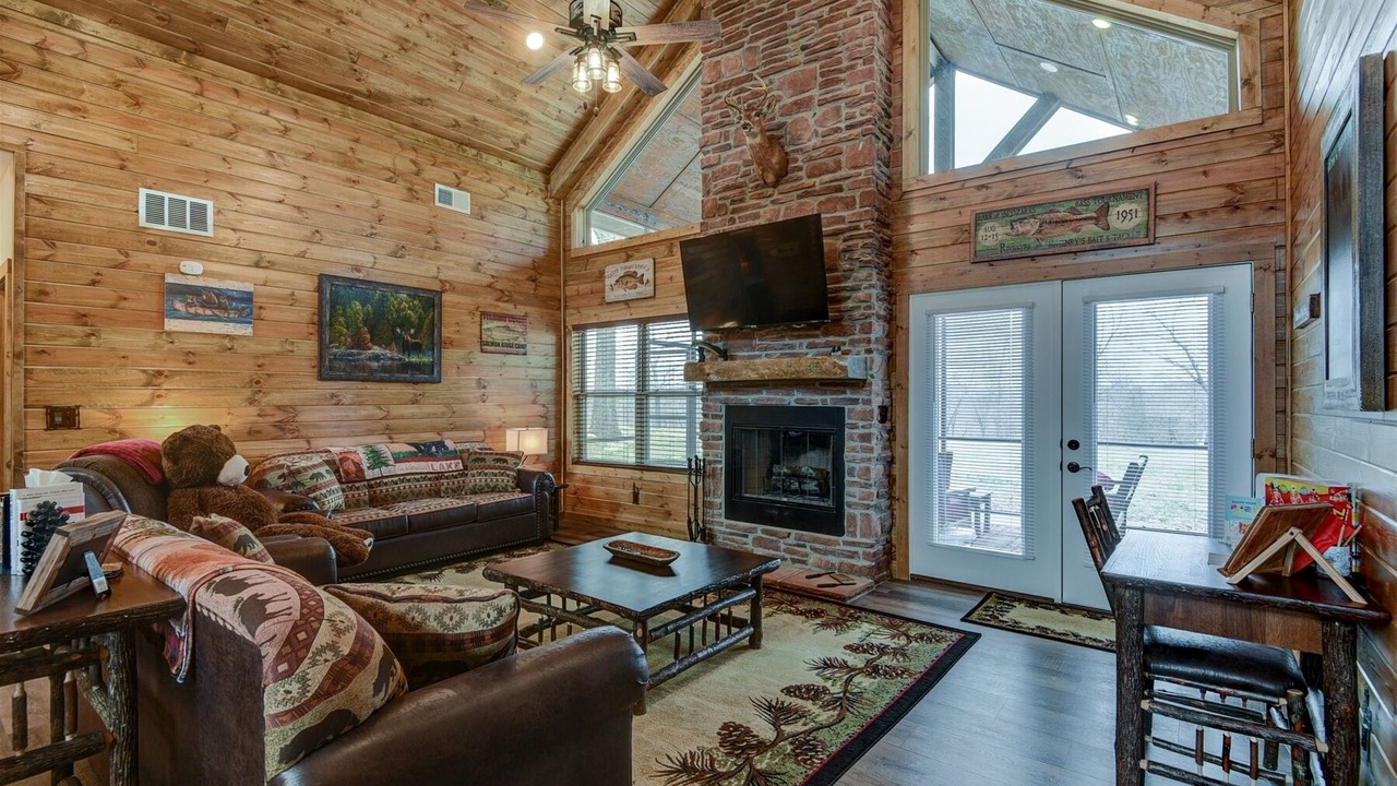 Photo of Livingroom in Branson Cedars