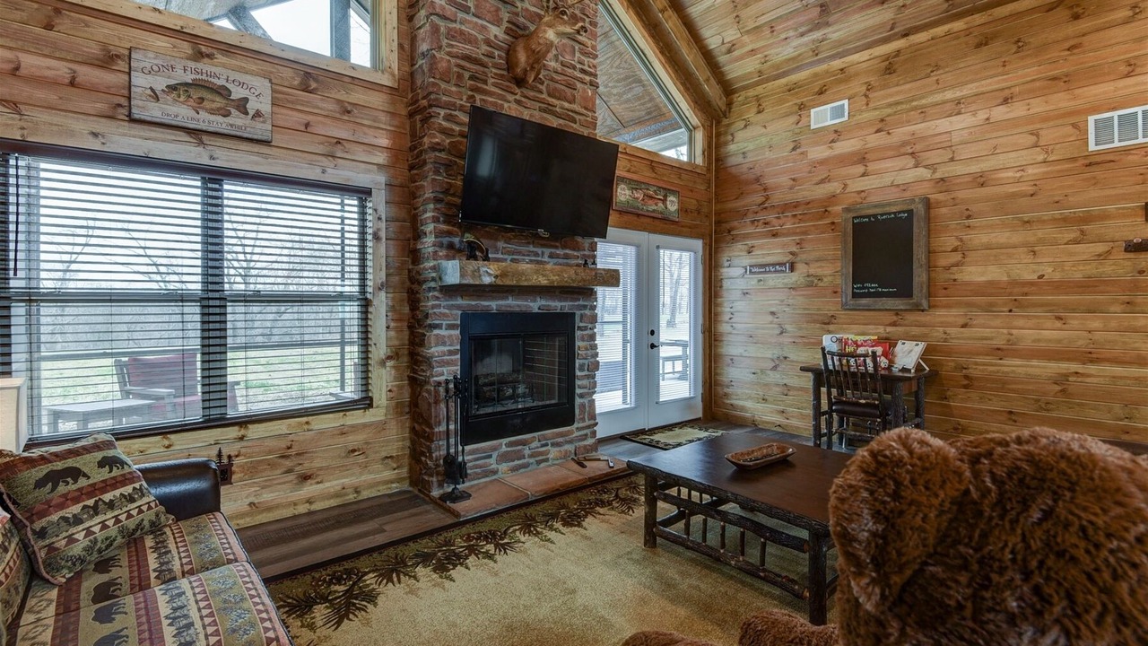 Photo of Livingroom in Branson Cedars